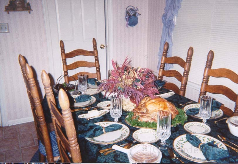 Christmas Table Setting.jpg